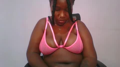 Snapshot of honey_beb chatting on October 19, 7:35 am honey_beb online show from October 19, 7:35 am