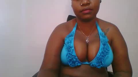 Snapshot of honey_beb chatting on October 12, 11:14 am honey_beb online show from October 12, 11:14 am