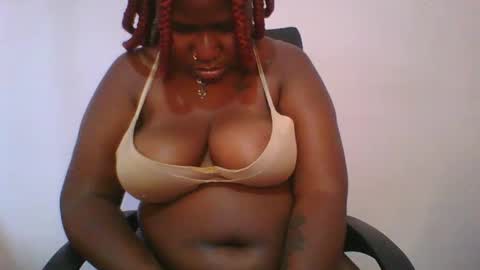 Snapshot of honey_beb chatting on October 4, 11:19 am honey_beb online show from October 4, 11:19 am