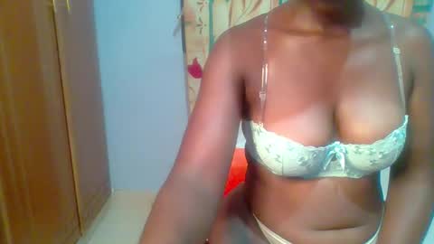 Snapshot of honey_beb chatting on February 21, 1:55 am honey_beb online show from February 21, 1:55 am