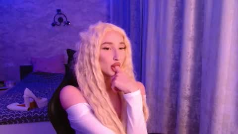 honey_sunset online show from December 5, 11:56 pm