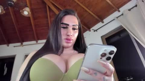 Isabella  online show from July 17, 2:02 am