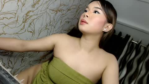 Snapshot of honey_swellens chatting on March 3, 12:06 pm honey_swellens online show from March 3, 12:06 pm