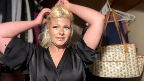 honeybuhnny online show from February 21, 2:25 am