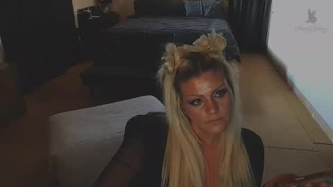 honeybuhnny online show from April 7, 3:19 am