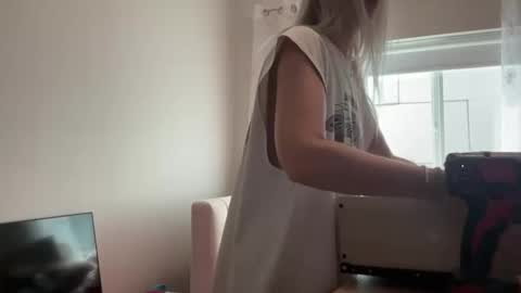 honeybun_z online show from October 2, 11:47 pm