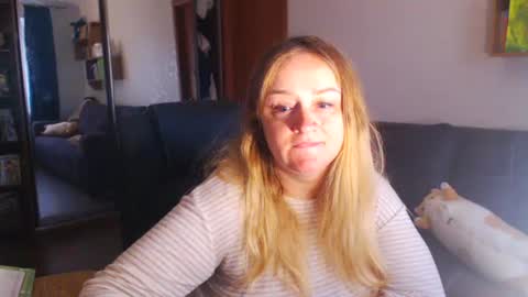 HoneydewMolly online show from November 27, 11:40 am