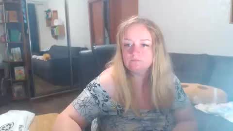 HoneydewMolly online show from September 23, 7:42 pm