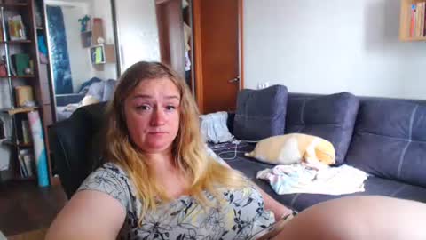 HoneydewMolly online show from June 9, 10:48 am