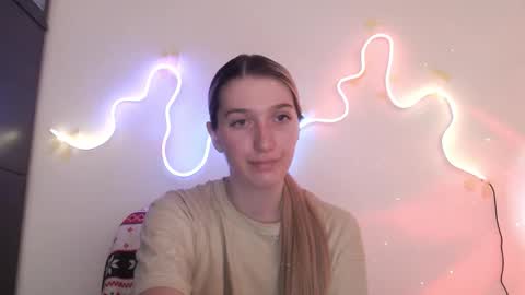 honeyveil online show from March 23, 2:11 pm