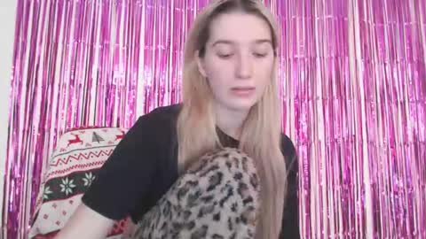 honeyveil online show from February 11, 1:37 pm