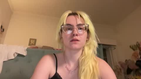 Emi Rose online show from March 4, 6:54 am