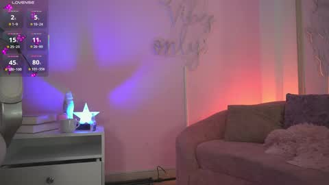 Honey Moon  Help me to reach 100 thumbs up online show from October 21, 8:45 pm