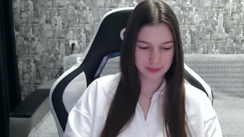 Snapshot of honeyynancyy chatting on February 6, 10:25 am Nancy online show from February 6, 10:25 am