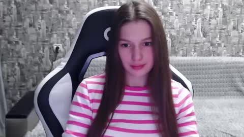 Snapshot of honeyynancyy chatting on December 2, 1:52 pm Nancy online show from December 2, 1:52 pm