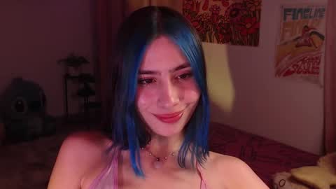 Snapshot of honeyypeaach chatting on December 13, 11:06 pm    online show from December 13, 11:06 pm