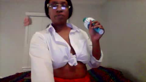 honnievu online show from February 3, 6:40 am