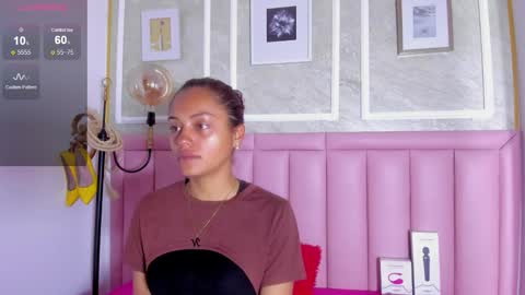 holly online show from February 10, 8:45 pm