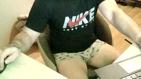 Snapshot of hoops891 chatting on September 27, 6:27 pm Hoops891 online show from September 27, 6:27 pm