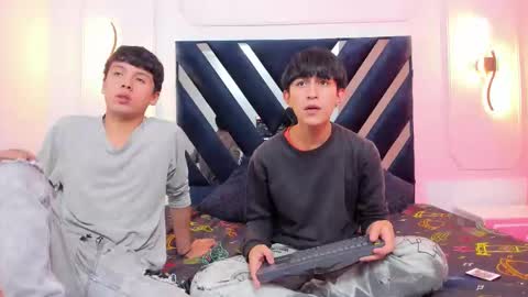 hoot_booys_ online show from November 17, 3:31 am