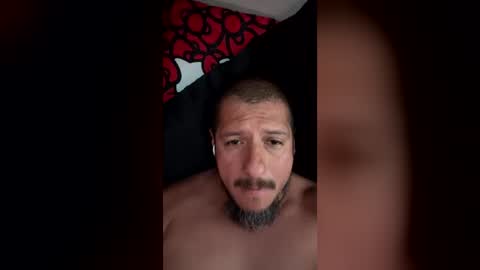 hoozurdaddy1981 online show from June 28, 4:41 am