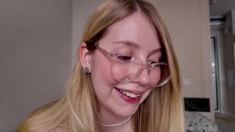 Audrey online show from November 4, 3:52 am