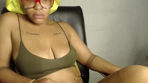 horny_ebonygirl_ online show from March 27, 6:52 am