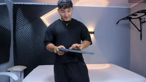 horny_nick18 online show from April 27, 1:41 pm
