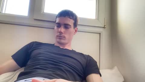 Travis online show from April 8, 11:13 am