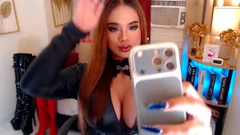 Ivy online show from April 18, 7:18 pm