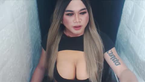 YOUR MAJESTY LUCY PEARL online show from October 25, 2:12 am