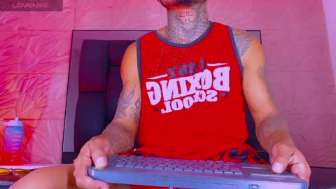 SEXY COUPLE  online show from April 4, 7:21 pm