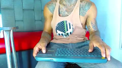 SEXY COUPLE  online show from March 18, 7:09 pm
