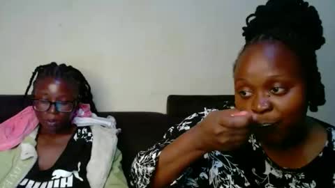 Linah online show from December 1, 5:33 pm