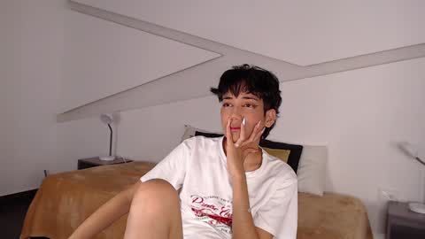 Snapshot of hot_little_bunny chatting on February 6, 11:58 pm Alana online show from February 6, 11:58 pm