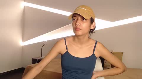 Snapshot of hot_little_bunny chatting on October 6, 9:21 pm Alana online show from October 6, 9:21 pm