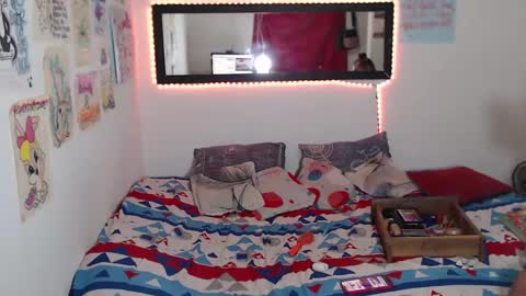 hot_skiiny online show from February 6, 11:58 pm