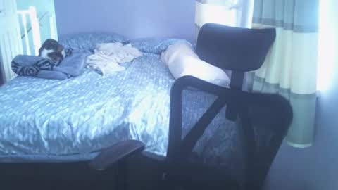 hotboyron online show from January 21, 10:30 am