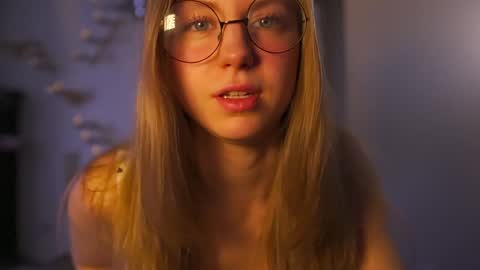 Snapshot of hotchillylovers chatting on February 6, 11:20 am NICK AND NORA online show from February 6, 11:20 am