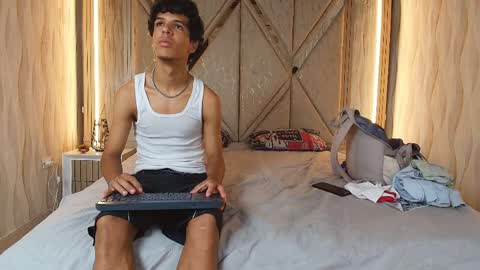 hotcouple_222 online show from April 7, 1:46 pm