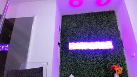 hotfallingdevil online show from November 26, 6:10 am