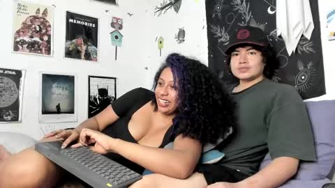 Sam and Nico online show from April 8, 7:06 pm