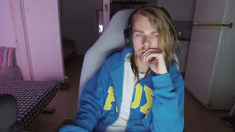 Hikikomori Alex online show from December 10, 3:33 pm