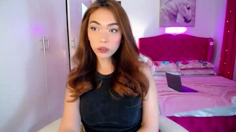 Snapshot of hottie_lexie chatting on September 17, 4:54 pm LEXIE- dont forget to give me thumbs up online show from September 17, 4:54 pm