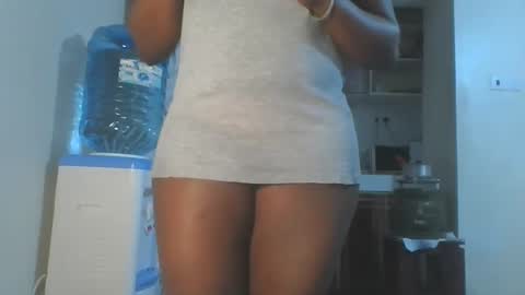 Snapshot of hottie_vera chatting on October 14, 10:18 am vera online show from October 14, 10:18 am