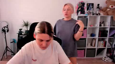 Nessie and Jessie online show from February 3, 11:47 am