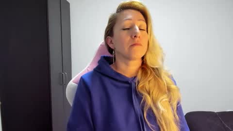 hottychrystal online show from February 7, 1:52 am