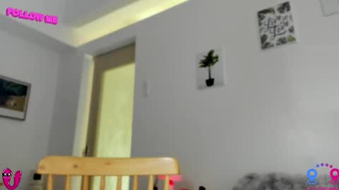 crishinahotty online show from March 2, 5:12 am