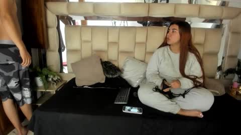   online show from November 23, 12:03 pm