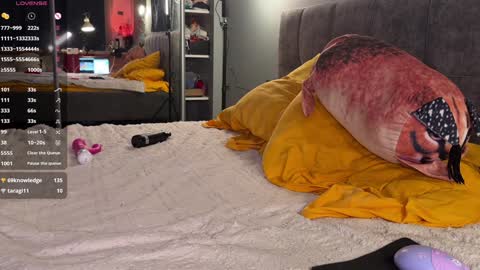 Elizabeth online show from December 24, 11:00 pm